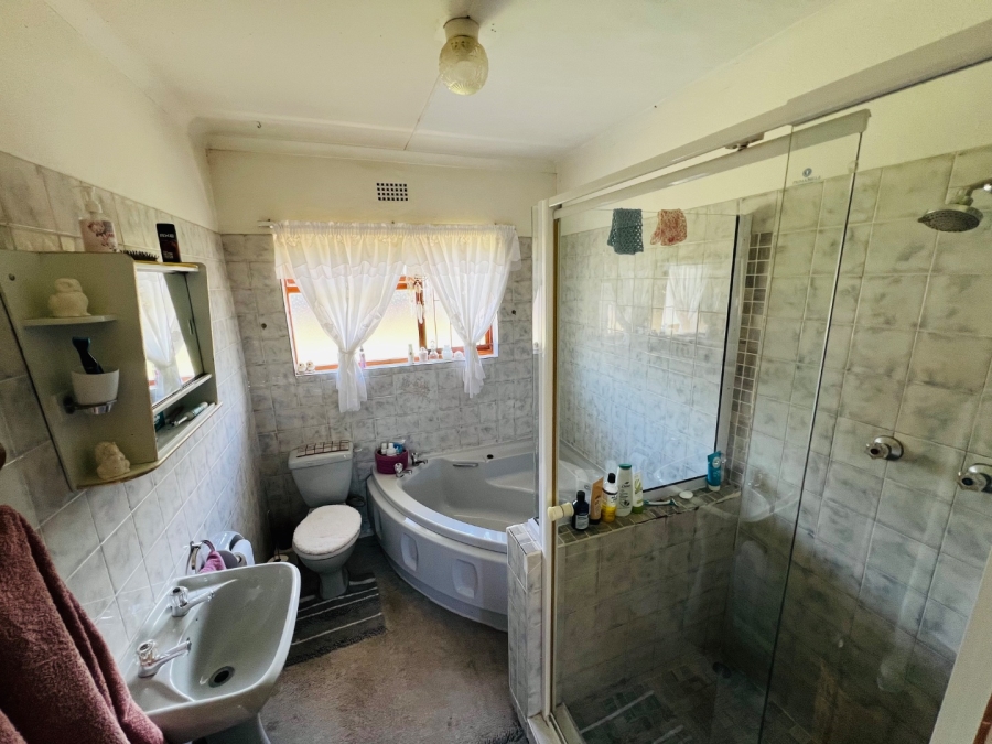 3 Bedroom Property for Sale in Loerie Park Western Cape